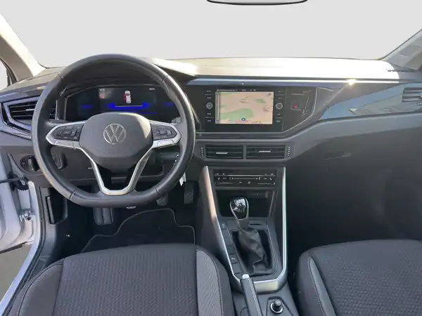VW POLO (10/16)