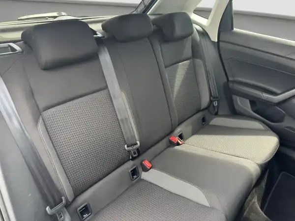 VW POLO (15/16)
