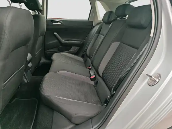 VW POLO (9/16)