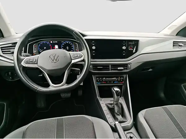 VW POLO (10/16)