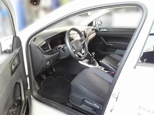 VW POLO (6/7)