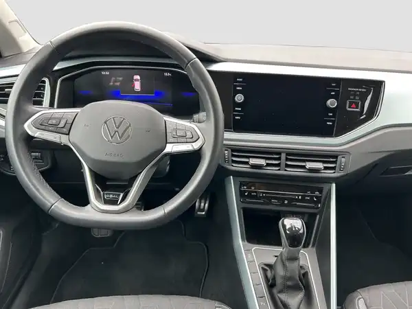 VW POLO (10/16)