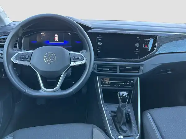 VW POLO (10/16)