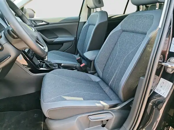 VW T-CROSS (8/17)