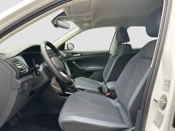 VW T-CROSS (8/17)
