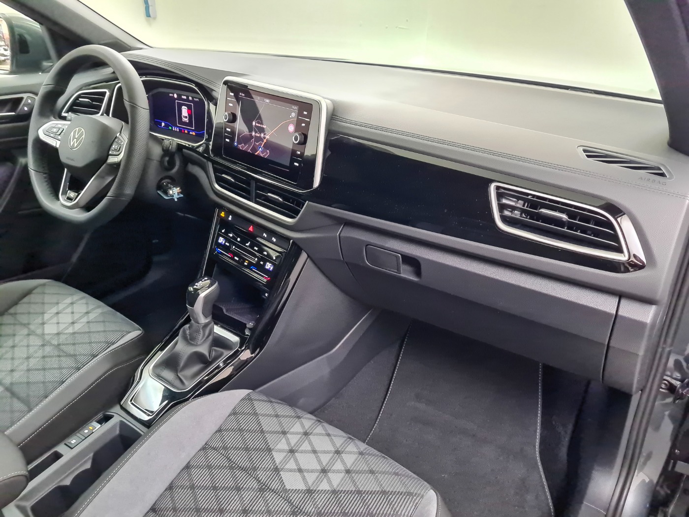 VW T-ROC (18/18)