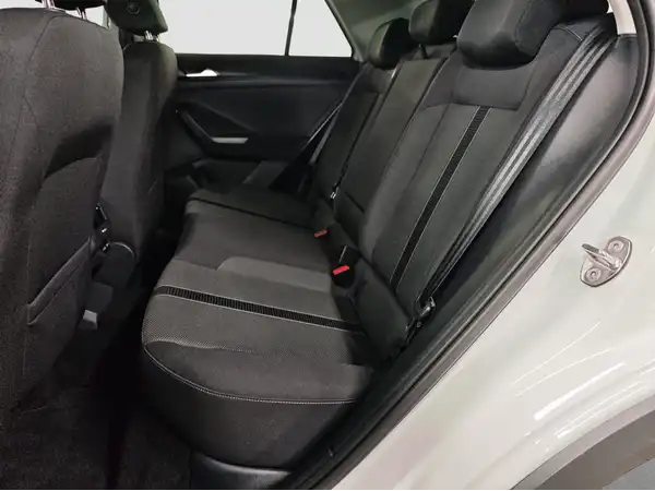 VW T-ROC (9/16)
