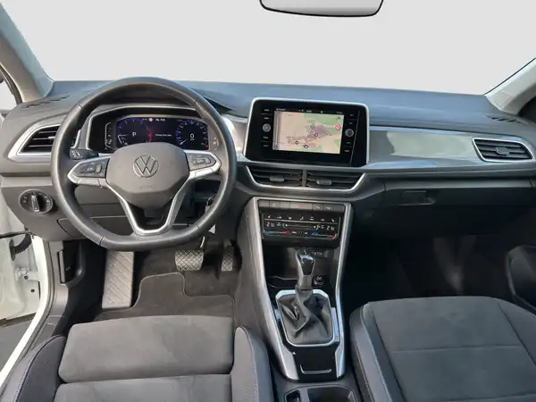 VW T-ROC (10/16)