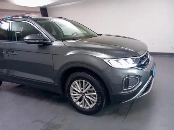 VW T-ROC (18/23)