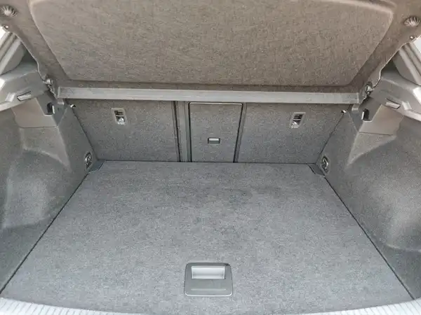 VW T-ROC (13/17)