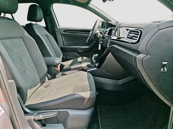VW T-ROC (15/17)