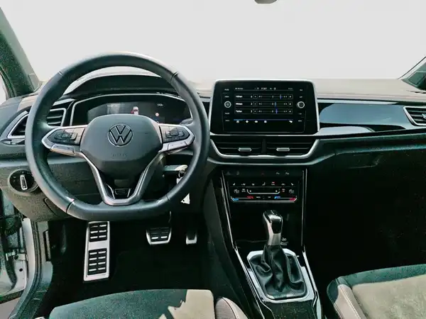 VW T-ROC (10/17)