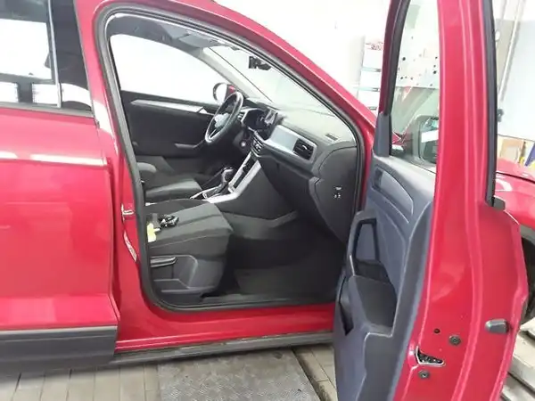 VW T-ROC (7/10)