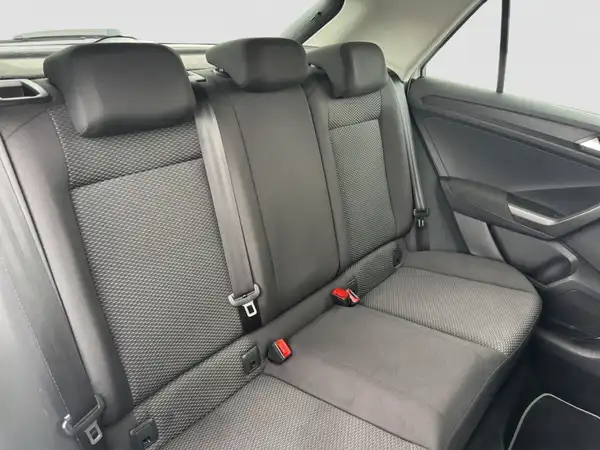 VW T-ROC (16/17)