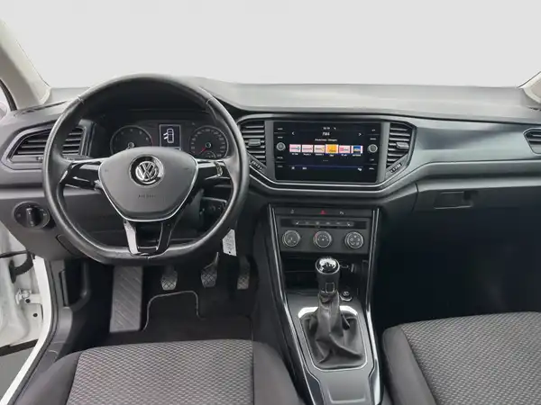 VW T-ROC (10/17)
