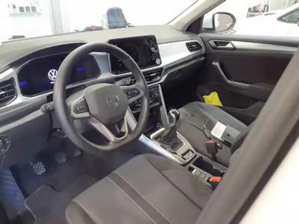VW T-ROC (4/5)