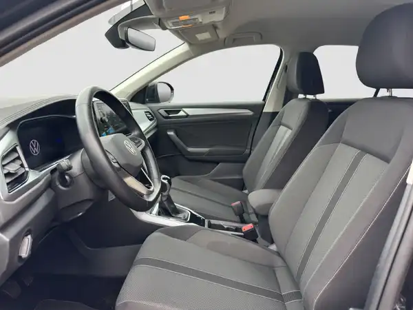 VW T-ROC (8/16)