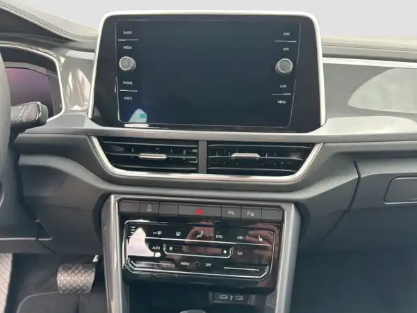 VW T-ROC (12/16)