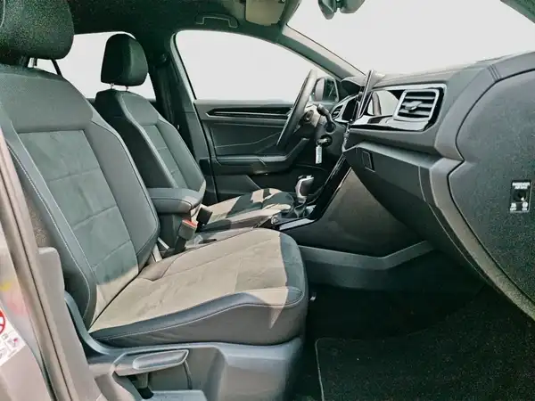 VW T-ROC (14/17)