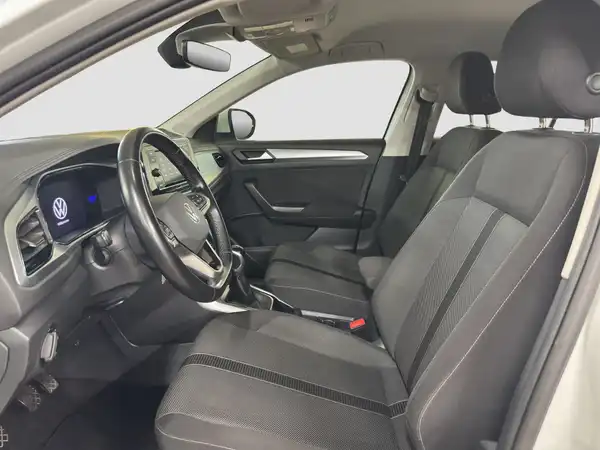 VW T-ROC (8/16)