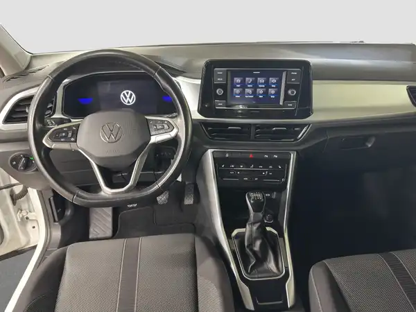 VW T-ROC (10/16)