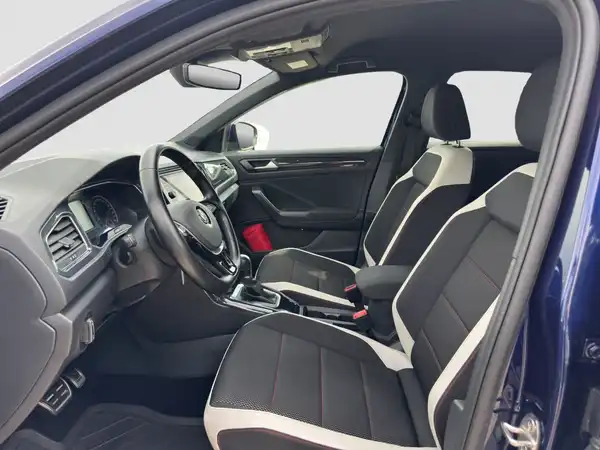 VW T-ROC (8/16)