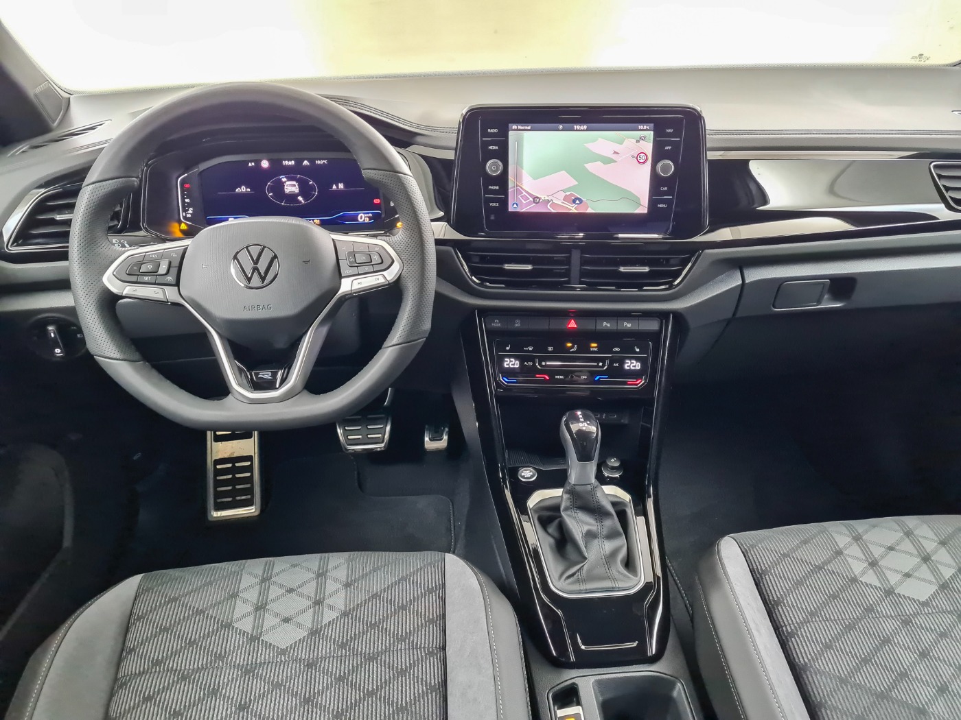 VW T-ROC (11/18)
