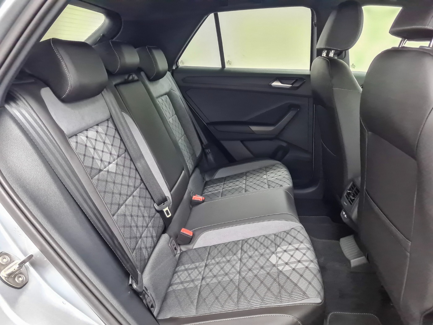VW T-ROC (16/18)