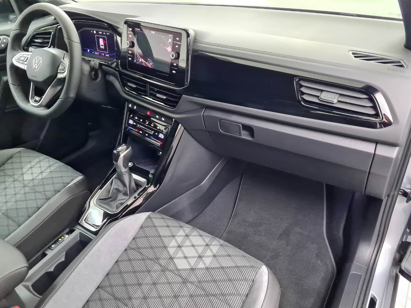 VW T-ROC (18/18)
