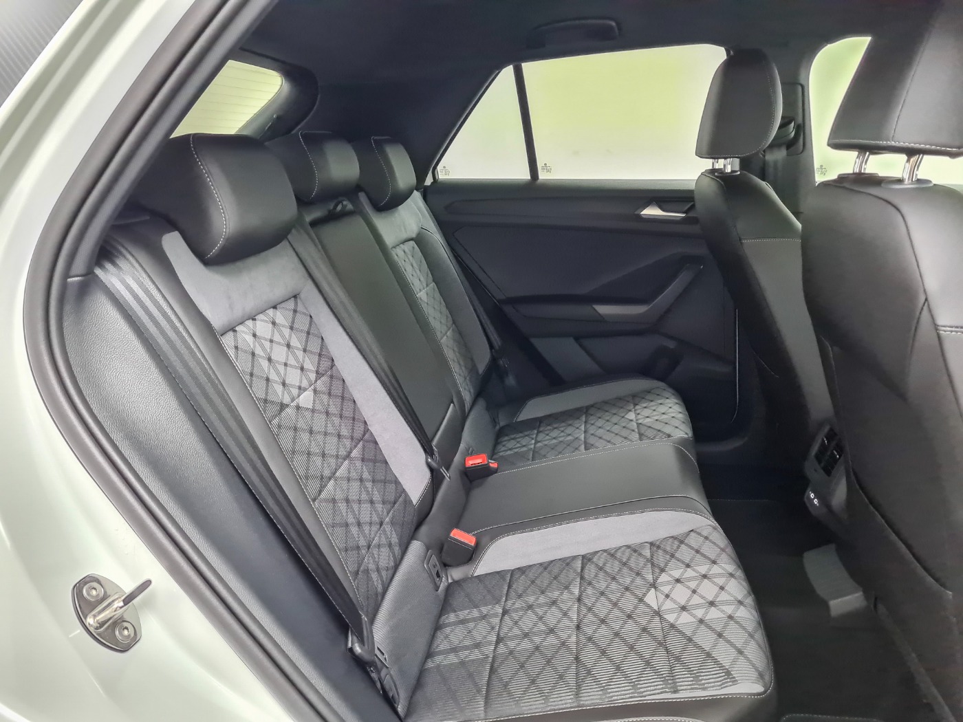 VW T-ROC (15/18)