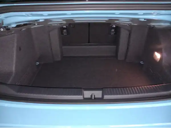 VW T-ROC CABRIOLET (13/16)