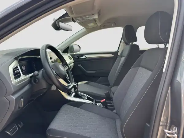 VW T-ROC (8/17)