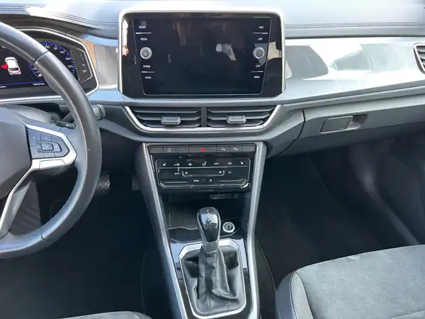 VW T-ROC (11/15)
