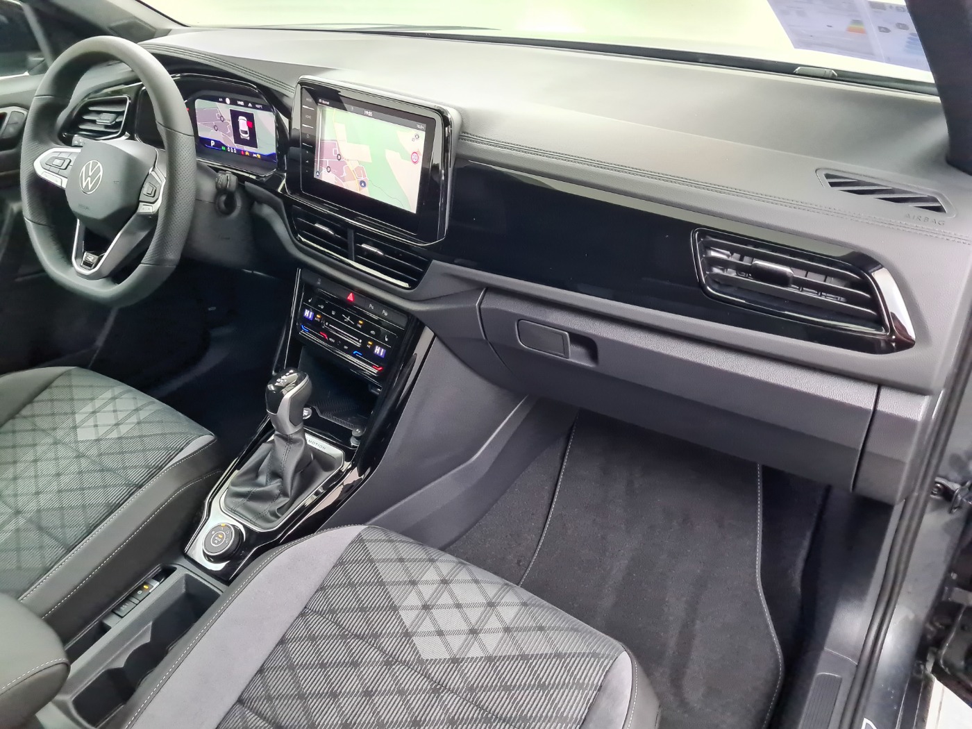 VW T-ROC (18/18)