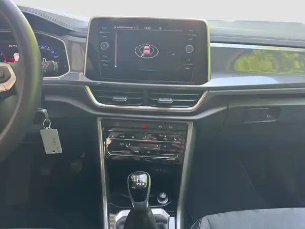 VW T-ROC (12/16)