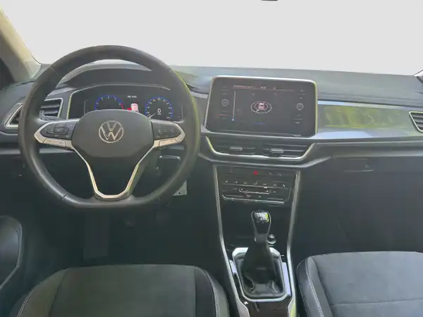 VW T-ROC (10/16)