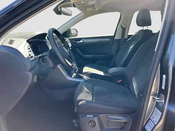 VW T-ROC (8/16)