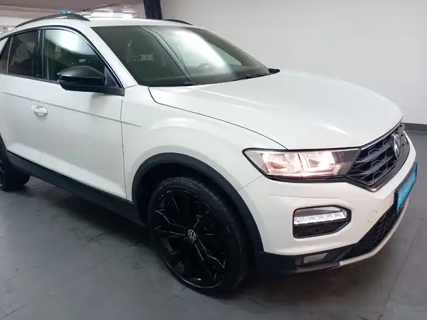 VW T-ROC (15/21)