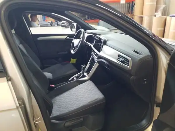 VW T-ROC (6/8)