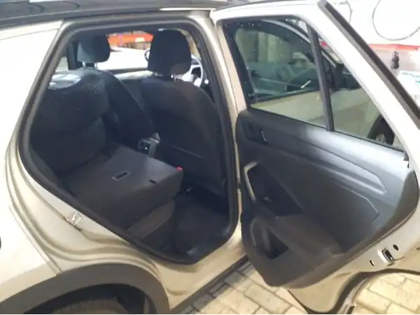 VW T-ROC (7/8)