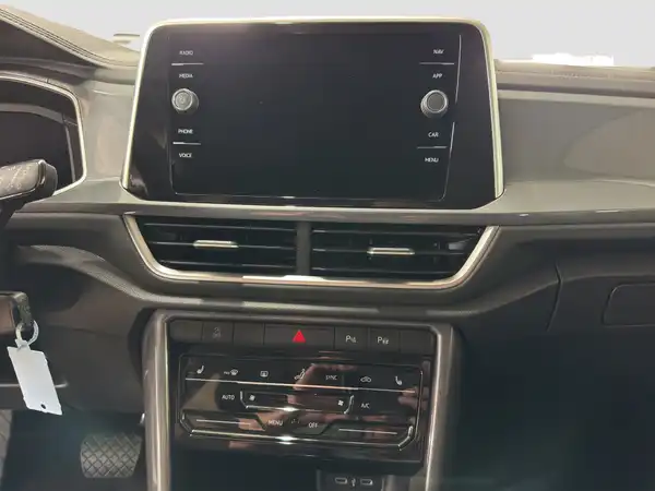 VW T-ROC (12/16)