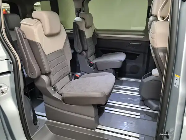 VW T7 MULTIVAN (16/19)