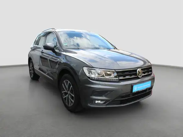 VW TIGUAN (4/10)