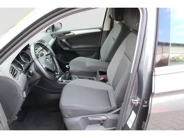 VW TIGUAN (6/10)
