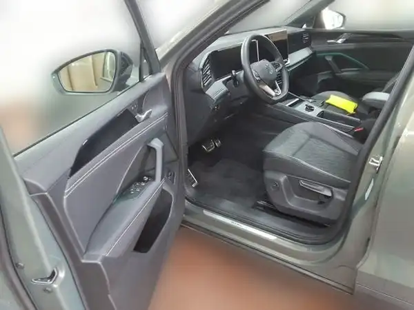 VW TIGUAN (5/9)