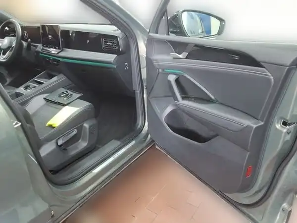 VW TIGUAN (7/9)