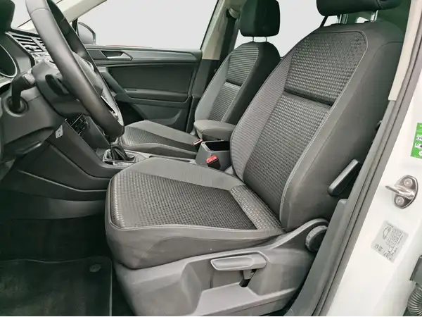 VW TIGUAN (8/16)