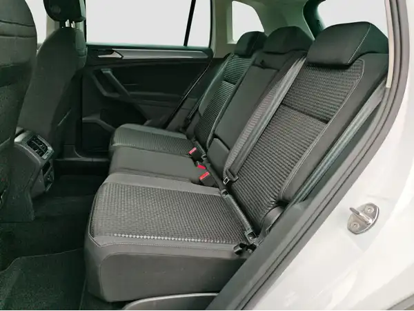 VW TIGUAN (9/16)