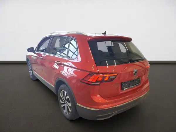 VW TIGUAN (4/9)