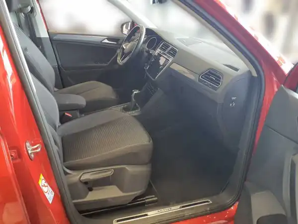 VW TIGUAN (8/9)